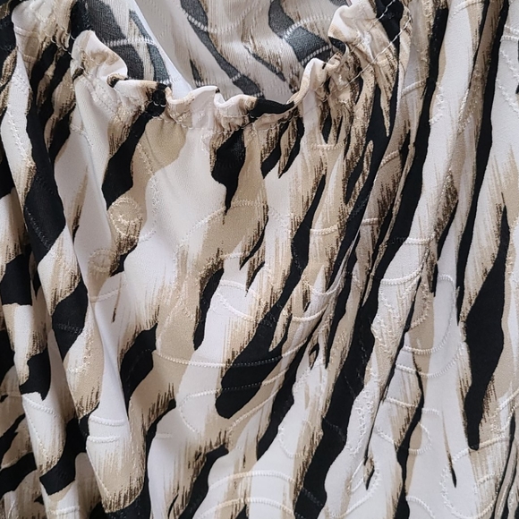 Beautiful animal print blouse - Picture 3 of 3